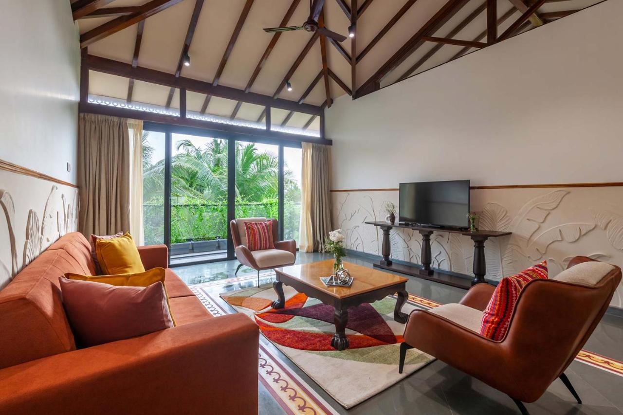Villa Sereno By Stayvista - An Elegant And Entertaining Retreat Featuring A Swimming Pool, Outdoor Jacuzzi, Modern Interiors, And A Snooker Table آليباغ المظهر الخارجي الصورة