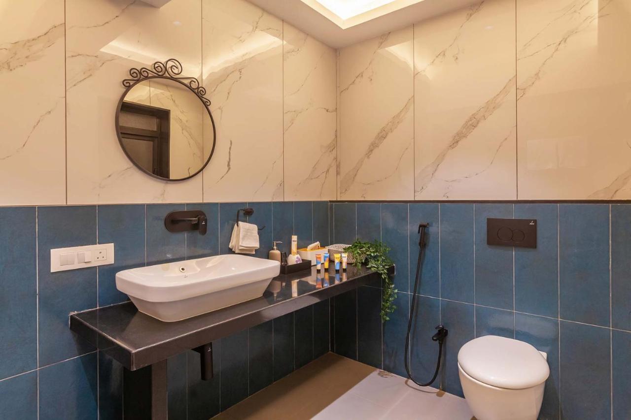 Villa Sereno By Stayvista - An Elegant And Entertaining Retreat Featuring A Swimming Pool, Outdoor Jacuzzi, Modern Interiors, And A Snooker Table آليباغ المظهر الخارجي الصورة