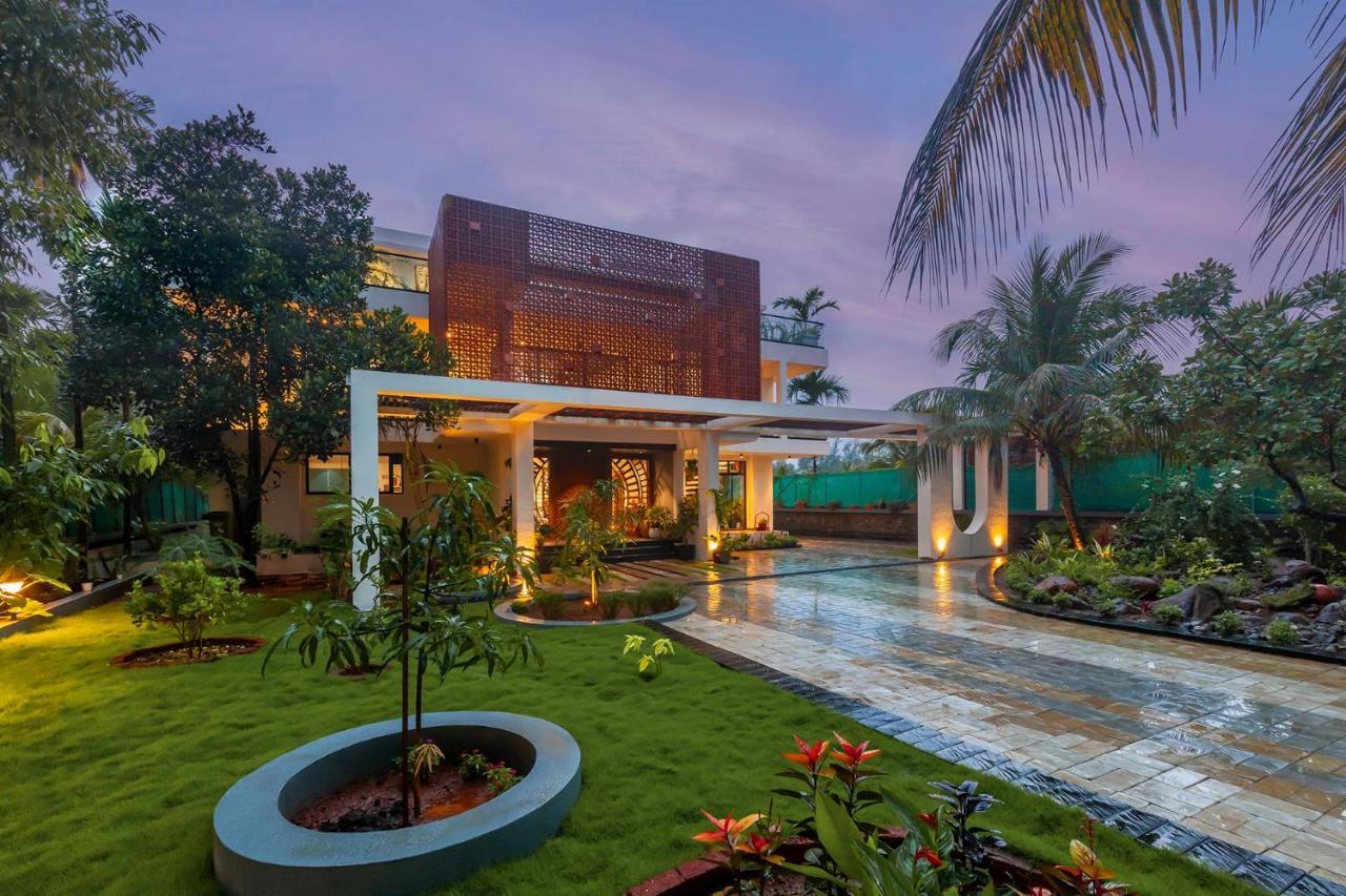 Villa Sereno By Stayvista - An Elegant And Entertaining Retreat Featuring A Swimming Pool, Outdoor Jacuzzi, Modern Interiors, And A Snooker Table آليباغ المظهر الخارجي الصورة
