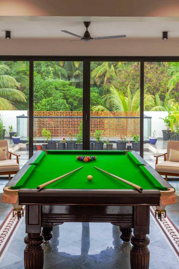 Villa Sereno By Stayvista - An Elegant And Entertaining Retreat Featuring A Swimming Pool, Outdoor Jacuzzi, Modern Interiors, And A Snooker Table آليباغ المظهر الخارجي الصورة